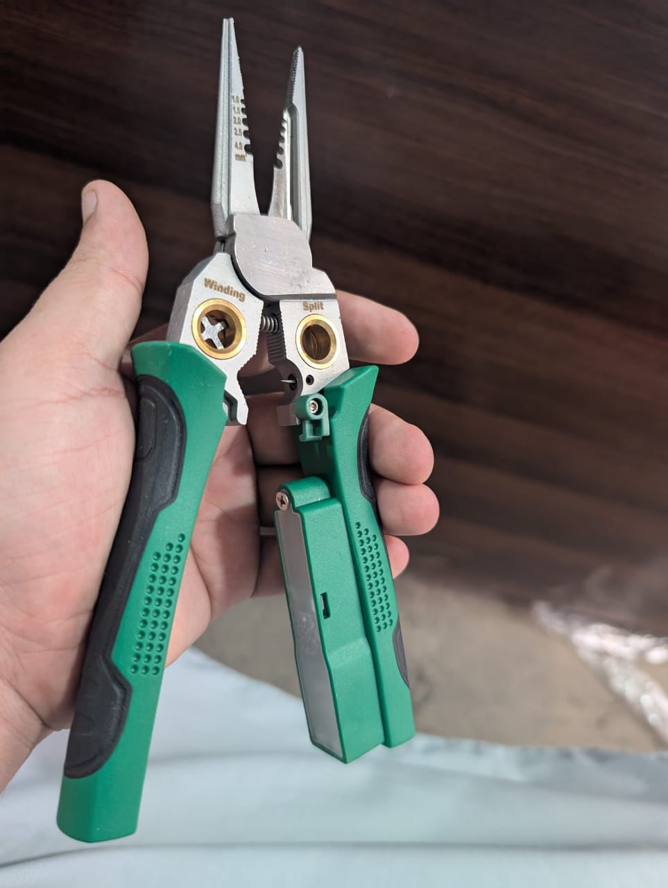 8-in-1 Wire Stripper & Voltage Tester