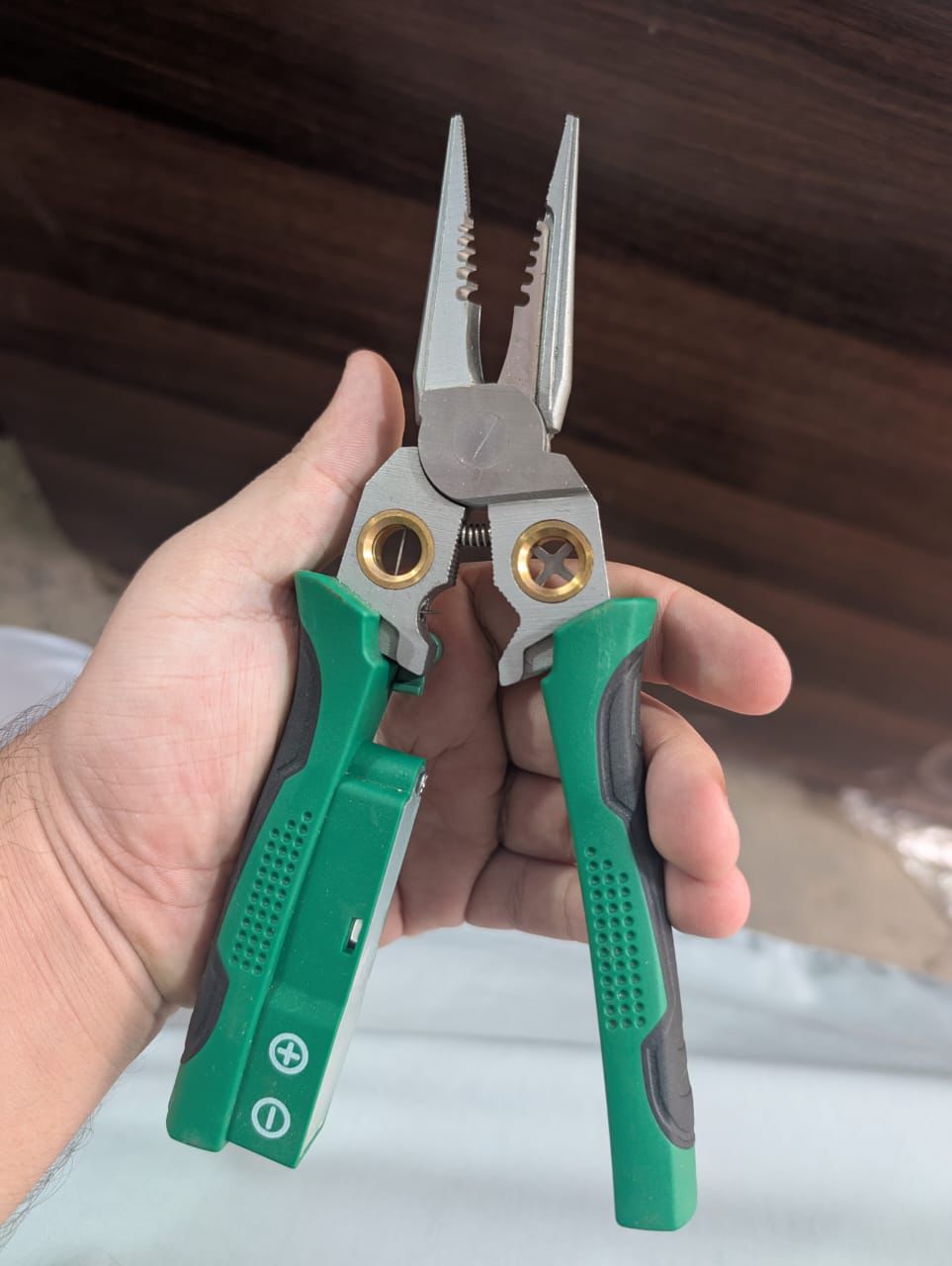 8-in-1 Wire Stripper & Voltage Tester